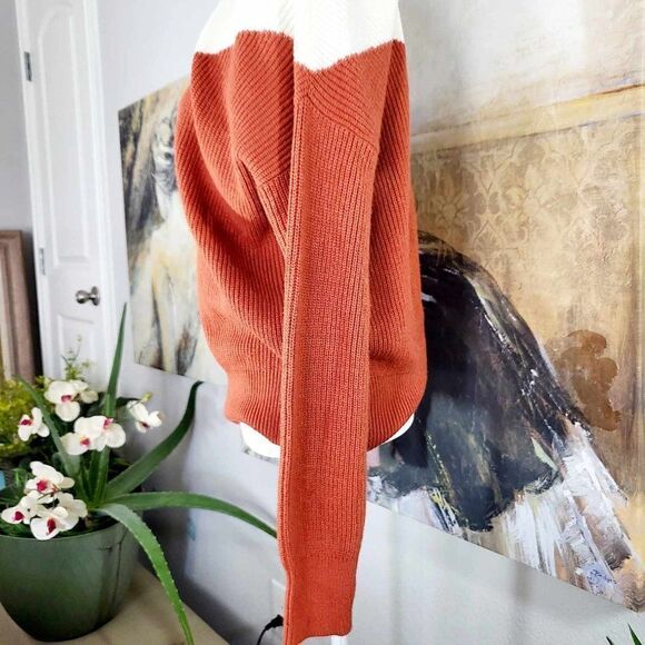 NEW with Tag SOPHIE RUE KNITTED SWEATER SIZE S. - Picture 4 of 11